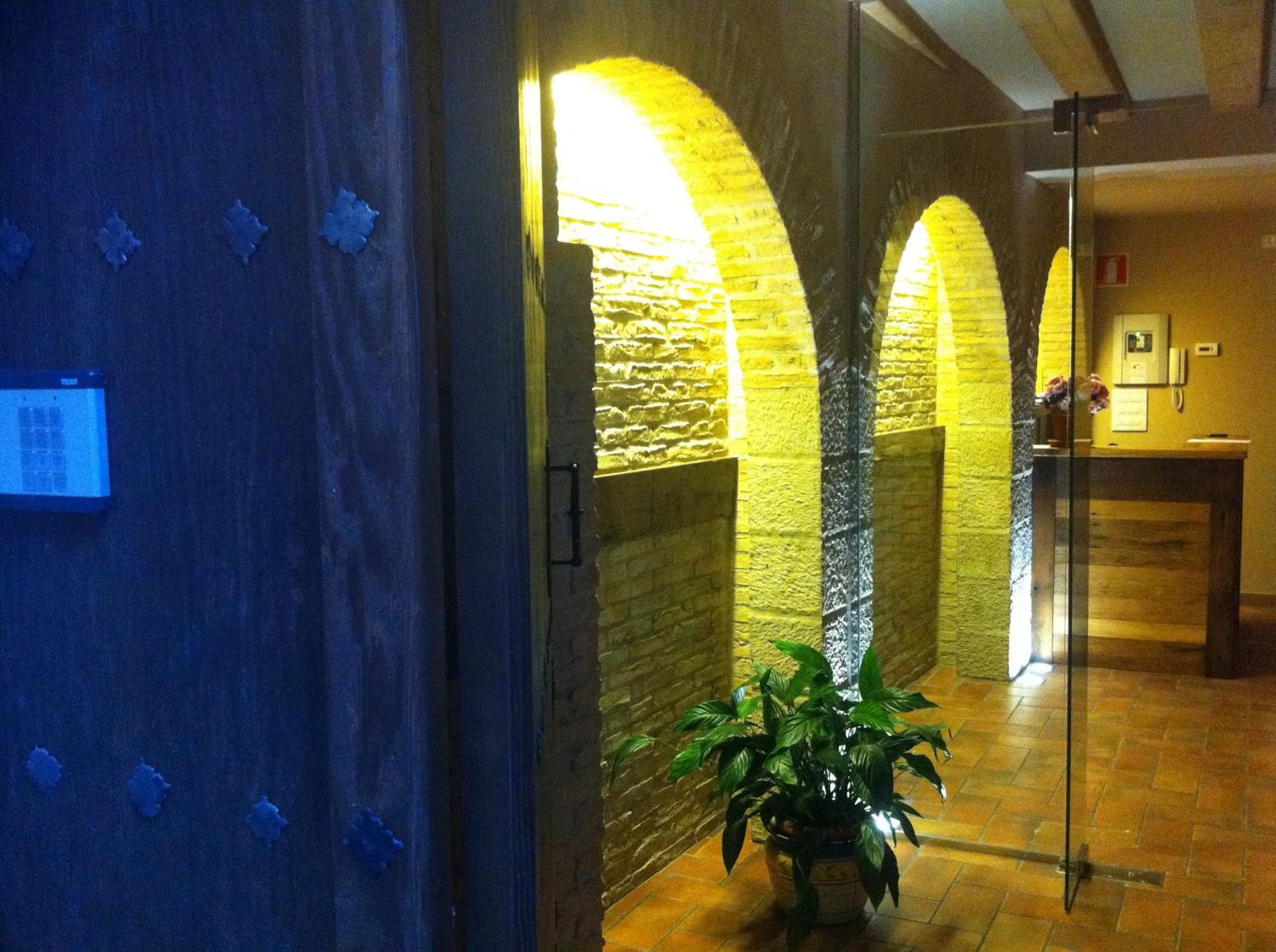 Hotel El Cerco Пуэнте-ла-Рейна Экстерьер фото